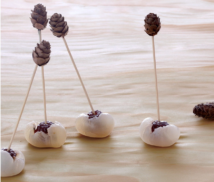 9cm Dcorative Bamboo Pine Cones Food Fruit Picks